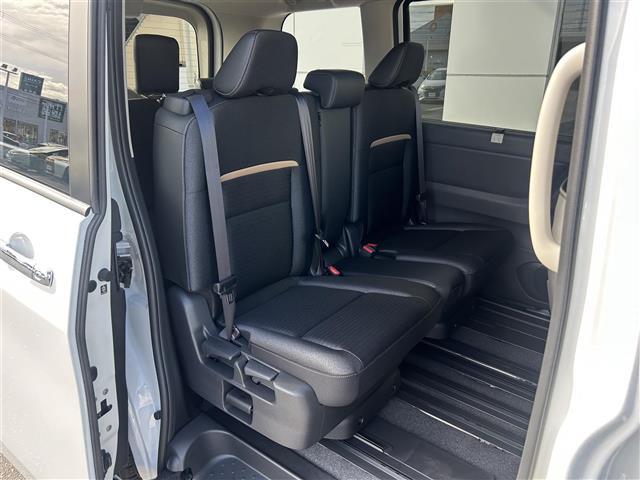 セレナ e-パワー ハイウェイスターV 12.3型NissanConnectナビ/FM/AM/フルセグTV/Bluetooth/ETC2.0/前後ドラレコ/プロパイロット/アラウンドビューモニター/ワイヤレス充電/追従クルコン/純正16AW(24枚目)