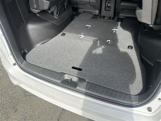 セレナ e-パワー ハイウェイスターV 12.3型NissanConnectナビ/FM/AM/フルセグTV/Bluetooth/ETC2.0/前後ドラレコ/プロパイロット/アラウンドビューモニター/ワイヤレス充電/追従クルコン/純正16AW(30枚目)