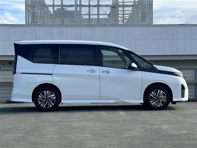 セレナ e-パワー ハイウェイスターV 12.3型NissanConnectナビ/FM/AM/フルセグTV/Bluetooth/ETC2.0/前後ドラレコ/プロパイロット/アラウンドビューモニター/ワイヤレス充電/追従クルコン/純正16AW(35枚目)