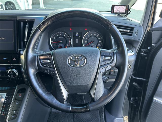 ヴェルファイア ２．５Ｚ　Ｇエディション　純正ナビ／７人乗り／両側電動スライドドア／クルーズコントロール／後席モニター／ＥＴＣ／電動リアゲート／ハンドルヒーター／ＬＥＤヘッドライト／オートライト／オートハイビーム／メモリーシート／純正１８ＡＷ（13枚目）