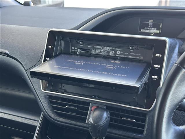 ヴォクシー ＺＳ　煌ＩＩ　７人乗り／純正１０型ナビ／ＦＭ／ＡＭ／ＣＤ／ＤＶＤ／ＳＤ／Ｂｌｕｅｔｏｏｔｈ／後席モニター／両側電動スライドドア／ビルトインＥＴＣ２．０／ドラレコ／オートライト／オートハイビーム／ＬＥＤヘッドライト／（4枚目）