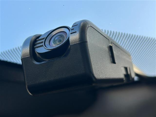 ヴォクシー ＺＳ　煌ＩＩ　７人乗り／純正１０型ナビ／ＦＭ／ＡＭ／ＣＤ／ＤＶＤ／ＳＤ／Ｂｌｕｅｔｏｏｔｈ／後席モニター／両側電動スライドドア／ビルトインＥＴＣ２．０／ドラレコ／オートライト／オートハイビーム／ＬＥＤヘッドライト／（8枚目）