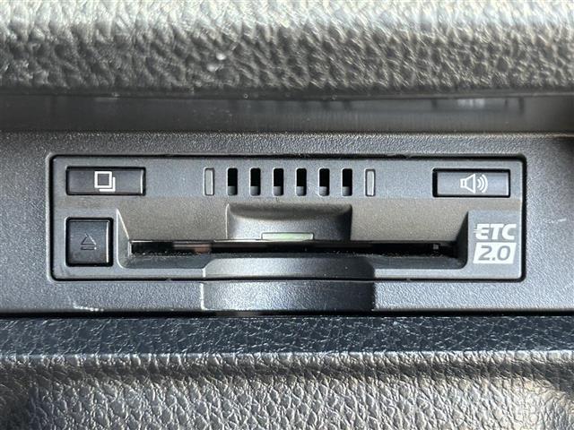 ヴォクシー ＺＳ　煌ＩＩ　７人乗り／純正１０型ナビ／ＦＭ／ＡＭ／ＣＤ／ＤＶＤ／ＳＤ／Ｂｌｕｅｔｏｏｔｈ／後席モニター／両側電動スライドドア／ビルトインＥＴＣ２．０／ドラレコ／オートライト／オートハイビーム／ＬＥＤヘッドライト／（9枚目）