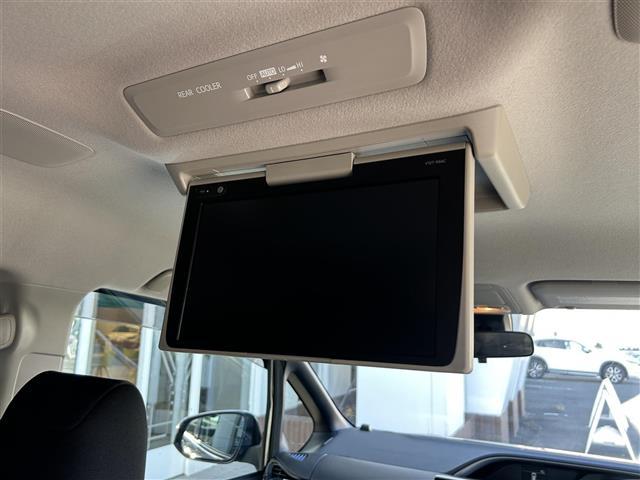 ヴォクシー ＺＳ　煌ＩＩ　７人乗り／純正１０型ナビ／ＦＭ／ＡＭ／ＣＤ／ＤＶＤ／ＳＤ／Ｂｌｕｅｔｏｏｔｈ／後席モニター／両側電動スライドドア／ビルトインＥＴＣ２．０／ドラレコ／オートライト／オートハイビーム／ＬＥＤヘッドライト／（10枚目）