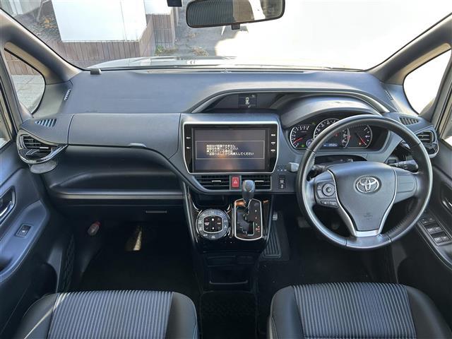 ヴォクシー ＺＳ　煌ＩＩ　７人乗り／純正１０型ナビ／ＦＭ／ＡＭ／ＣＤ／ＤＶＤ／ＳＤ／Ｂｌｕｅｔｏｏｔｈ／後席モニター／両側電動スライドドア／ビルトインＥＴＣ２．０／ドラレコ／オートライト／オートハイビーム／ＬＥＤヘッドライト／（11枚目）