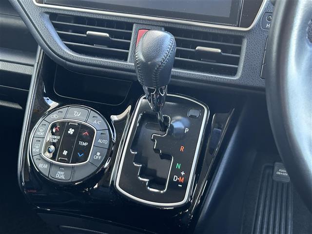 ヴォクシー ＺＳ　煌ＩＩ　７人乗り／純正１０型ナビ／ＦＭ／ＡＭ／ＣＤ／ＤＶＤ／ＳＤ／Ｂｌｕｅｔｏｏｔｈ／後席モニター／両側電動スライドドア／ビルトインＥＴＣ２．０／ドラレコ／オートライト／オートハイビーム／ＬＥＤヘッドライト／（16枚目）