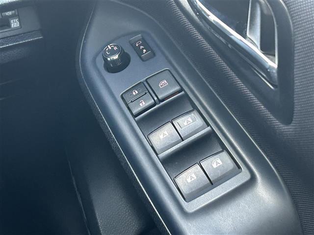 ヴォクシー ＺＳ　煌ＩＩ　７人乗り／純正１０型ナビ／ＦＭ／ＡＭ／ＣＤ／ＤＶＤ／ＳＤ／Ｂｌｕｅｔｏｏｔｈ／後席モニター／両側電動スライドドア／ビルトインＥＴＣ２．０／ドラレコ／オートライト／オートハイビーム／ＬＥＤヘッドライト／（17枚目）