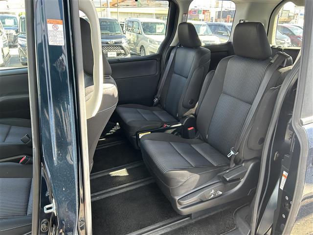 ヴォクシー ＺＳ　煌ＩＩ　７人乗り／純正１０型ナビ／ＦＭ／ＡＭ／ＣＤ／ＤＶＤ／ＳＤ／Ｂｌｕｅｔｏｏｔｈ／後席モニター／両側電動スライドドア／ビルトインＥＴＣ２．０／ドラレコ／オートライト／オートハイビーム／ＬＥＤヘッドライト／（22枚目）