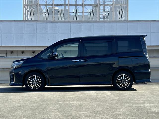 ヴォクシー ＺＳ　煌ＩＩ　７人乗り／純正１０型ナビ／ＦＭ／ＡＭ／ＣＤ／ＤＶＤ／ＳＤ／Ｂｌｕｅｔｏｏｔｈ／後席モニター／両側電動スライドドア／ビルトインＥＴＣ２．０／ドラレコ／オートライト／オートハイビーム／ＬＥＤヘッドライト／（38枚目）