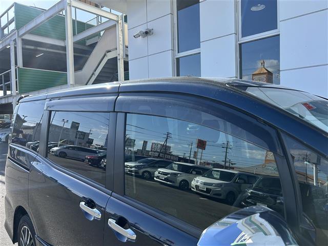 ヴォクシー ＺＳ　煌ＩＩ　７人乗り／純正１０型ナビ／ＦＭ／ＡＭ／ＣＤ／ＤＶＤ／ＳＤ／Ｂｌｕｅｔｏｏｔｈ／後席モニター／両側電動スライドドア／ビルトインＥＴＣ２．０／ドラレコ／オートライト／オートハイビーム／ＬＥＤヘッドライト／（41枚目）