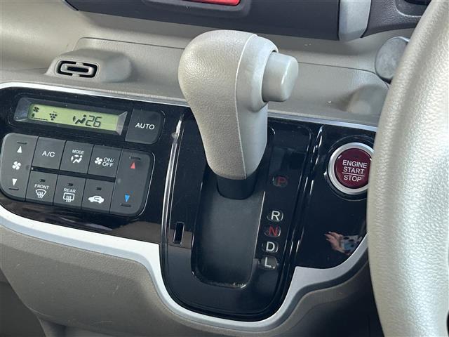 N-BOX G・Lパッケージ 純正7型ナビ/FM/AM/CD/DVD/SD/Bluetooth/両側電動スライドドア/ETC/バックカメラ/前方ドラレコ/オートライト/ベンチシート/フラットシート/純正フロアマット/純正14AW/(19枚目)