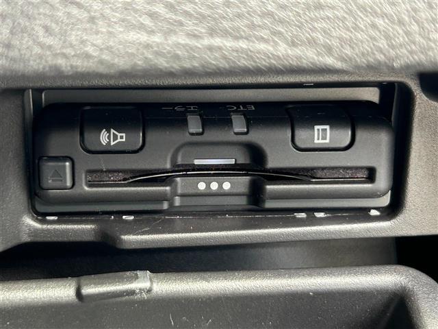 セレナ e-パワー ハイウェイスターV プロパイロット/純正10型ナビ/CD/DVD/ブルーレイ/Bluetooth/フルセグTV/両側電動スライドドア/フリップダウンモニター/追従クルコン/ビルトインETC/全周囲カメラ/オートハイビーム(6枚目)