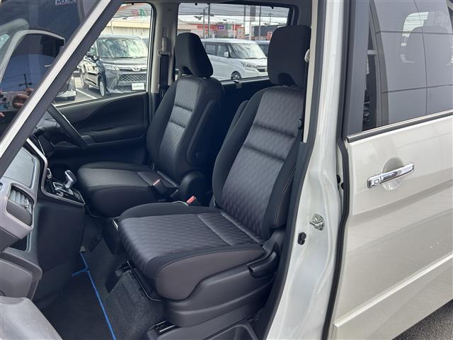 セレナ e-パワー ハイウェイスターV プロパイロット/純正10型ナビ/CD/DVD/ブルーレイ/Bluetooth/フルセグTV/両側電動スライドドア/フリップダウンモニター/追従クルコン/ビルトインETC/全周囲カメラ/オートハイビーム(20枚目)