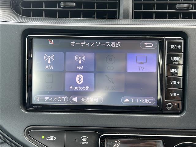アクア Ｌ　純正ナビ／ワンセグ／Ｂｌｕｅ　ｔｏｏｔｈ・ＣＤ・ＡＵＸ／ビルトインＥＴＣ／横滑り防止装置／盗難防止装置／ＳＲＳエアバッグシステム／リモコンキー／スペアキー１本／オートエアコン／取扱説明書／禁煙車　ＡＣ（8枚目）