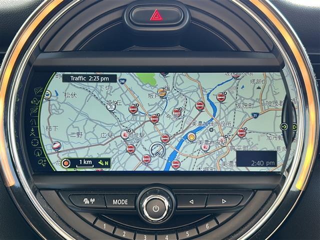 ＭＩＮＩ クーパー　純正ナビ／バックカメラ／ツートンカラー／レーダー探知機／ＭＴモード付ＡＴ／ＵＳＢ入力端子／Ｂｌｕｅｔｏｏｔｈ接続／ドライブレコーダー／純正アルミホイール／社外フロアマット／オートエアコン／スマートキー（10枚目）