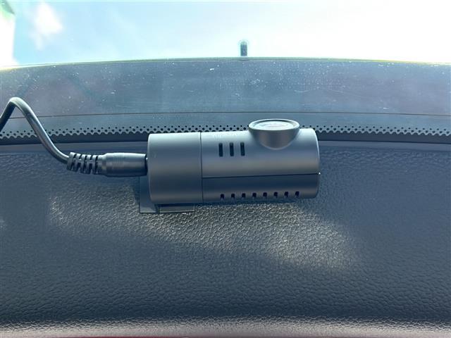 ＭＩＮＩ クーパー　純正ナビ／バックカメラ／ツートンカラー／レーダー探知機／ＭＴモード付ＡＴ／ＵＳＢ入力端子／Ｂｌｕｅｔｏｏｔｈ接続／ドライブレコーダー／純正アルミホイール／社外フロアマット／オートエアコン／スマートキー（19枚目）