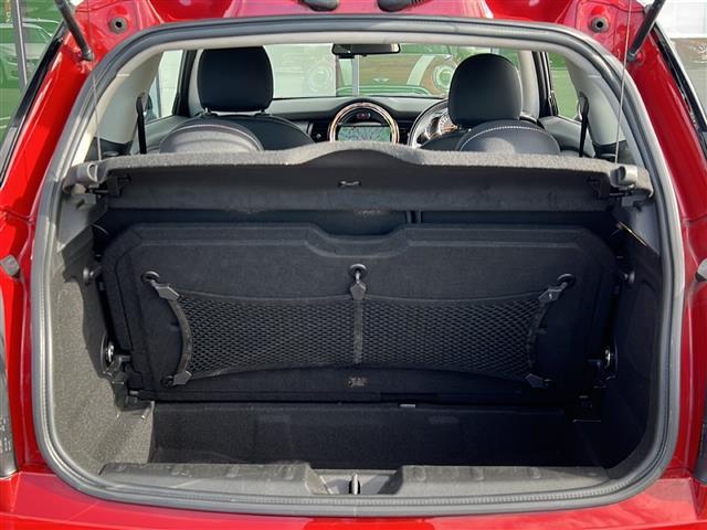 ＭＩＮＩ クーパー　純正ナビ／バックカメラ／ツートンカラー／レーダー探知機／ＭＴモード付ＡＴ／ＵＳＢ入力端子／Ｂｌｕｅｔｏｏｔｈ接続／ドライブレコーダー／純正アルミホイール／社外フロアマット／オートエアコン／スマートキー（23枚目）