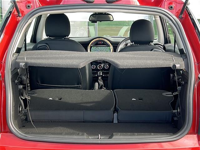 ＭＩＮＩ クーパー　純正ナビ／バックカメラ／ツートンカラー／レーダー探知機／ＭＴモード付ＡＴ／ＵＳＢ入力端子／Ｂｌｕｅｔｏｏｔｈ接続／ドライブレコーダー／純正アルミホイール／社外フロアマット／オートエアコン／スマートキー（24枚目）