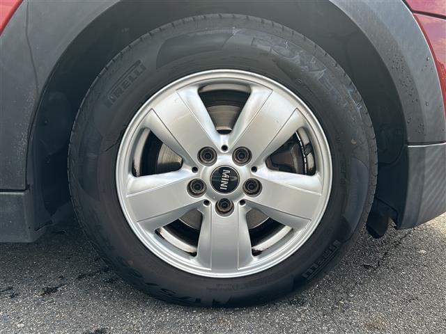 ＭＩＮＩ クーパー　純正ナビ／バックカメラ／ツートンカラー／レーダー探知機／ＭＴモード付ＡＴ／ＵＳＢ入力端子／Ｂｌｕｅｔｏｏｔｈ接続／ドライブレコーダー／純正アルミホイール／社外フロアマット／オートエアコン／スマートキー（25枚目）