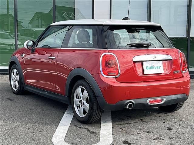 ＭＩＮＩ クーパー　純正ナビ／バックカメラ／ツートンカラー／レーダー探知機／ＭＴモード付ＡＴ／ＵＳＢ入力端子／Ｂｌｕｅｔｏｏｔｈ接続／ドライブレコーダー／純正アルミホイール／社外フロアマット／オートエアコン／スマートキー（30枚目）