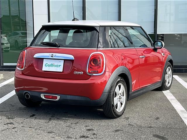 ＭＩＮＩ クーパー　純正ナビ／バックカメラ／ツートンカラー／レーダー探知機／ＭＴモード付ＡＴ／ＵＳＢ入力端子／Ｂｌｕｅｔｏｏｔｈ接続／ドライブレコーダー／純正アルミホイール／社外フロアマット／オートエアコン／スマートキー（31枚目）