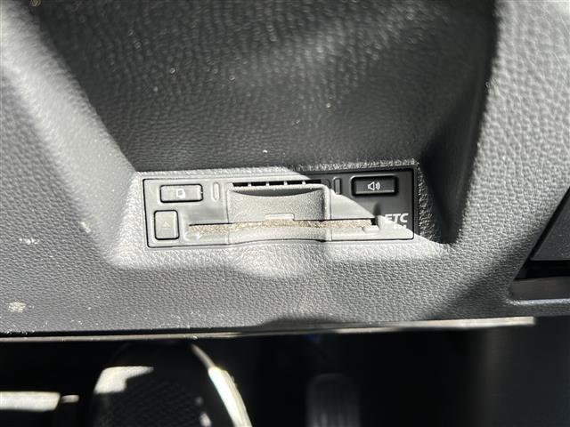 ヤリスクロス ハイブリッドZ 禁煙車/純正ディスプレイオーディオ/バックモニター/レーダークルーズコントロール/ステアリングヒーター/シートヒーター/ハーフレザーシート/前後コーナーセンサー/ビルトインETC/レーンキープアシスト(12枚目)