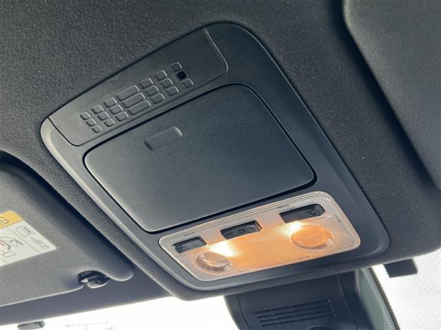 ヴォクシー ZS 煌II 純正ナビ/12.1インチフリップダウンモニター/バックカメラ/フルセグテレビ/トヨタセーフティーセンス/レーダークルーズコントロール/ビルトインETC/両側パワースライドドア/前後コーナーセンサー/(9枚目)