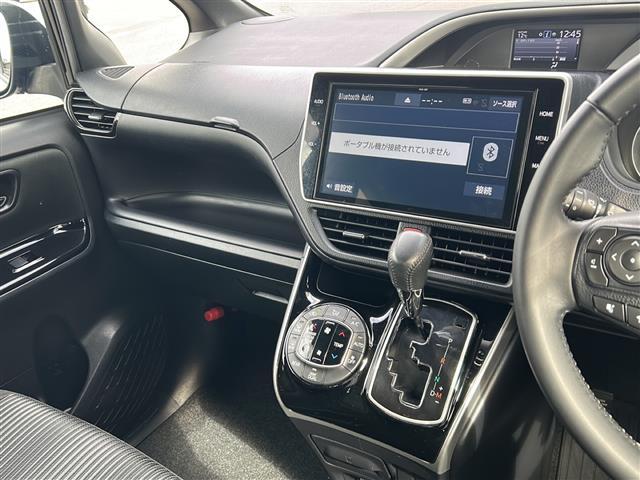 ヴォクシー ZS 煌II 純正ナビ/12.1インチフリップダウンモニター/バックカメラ/フルセグテレビ/トヨタセーフティーセンス/レーダークルーズコントロール/ビルトインETC/両側パワースライドドア/前後コーナーセンサー/(10枚目)