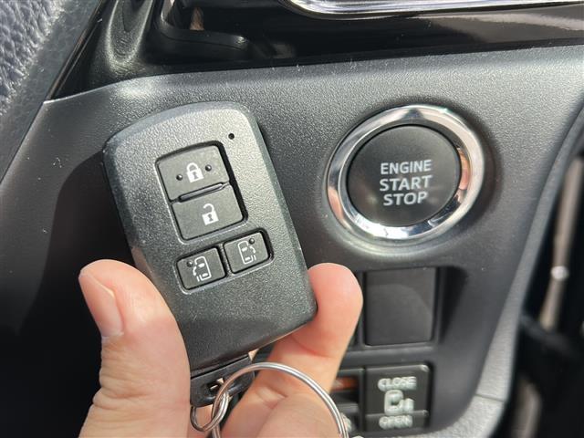 ヴォクシー ZS 煌II 純正ナビ/12.1インチフリップダウンモニター/バックカメラ/フルセグテレビ/トヨタセーフティーセンス/レーダークルーズコントロール/ビルトインETC/両側パワースライドドア/前後コーナーセンサー/(11枚目)