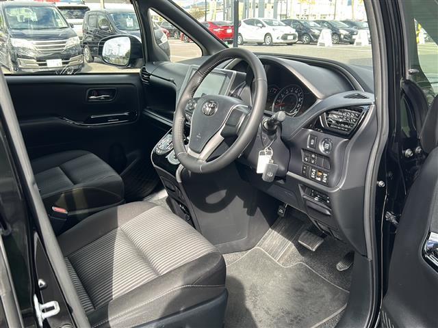 ヴォクシー ZS 煌II 純正ナビ/12.1インチフリップダウンモニター/バックカメラ/フルセグテレビ/トヨタセーフティーセンス/レーダークルーズコントロール/ビルトインETC/両側パワースライドドア/前後コーナーセンサー/(17枚目)