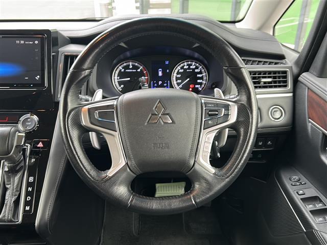 デリカD:5 G パワーパッケージ 社外9インチナビ/フルセグ/パドルシフト/ディーゼルターボ/ドアバイザー/ETC/禁煙車/シートヒーター/エアシート/両側パワースライドドア/パワーシート/4WD/スマートキー/プッシュスタート SD(4枚目)