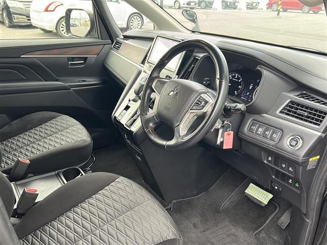 デリカD:5 G パワーパッケージ 社外9インチナビ/フルセグ/パドルシフト/ディーゼルターボ/ドアバイザー/ETC/禁煙車/シートヒーター/エアシート/両側パワースライドドア/パワーシート/4WD/スマートキー/プッシュスタート SD(10枚目)