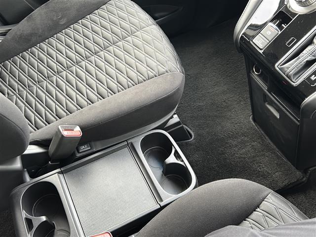 デリカD:5 G パワーパッケージ 社外9インチナビ/フルセグ/パドルシフト/ディーゼルターボ/ドアバイザー/ETC/禁煙車/シートヒーター/エアシート/両側パワースライドドア/パワーシート/4WD/スマートキー/プッシュスタート SD(17枚目)