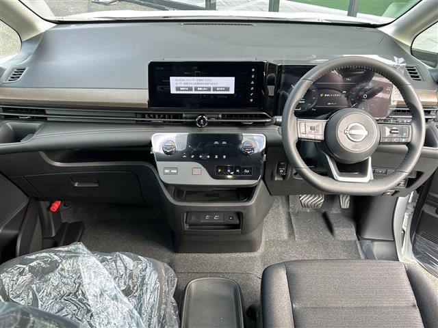 セレナ e-パワー ハイウェイスターV 後席モニター/全方位カメラ/フルセグTV/純正ディスプレイオーディオ/両側パワースライドドア/クルーズコントロール/レーンキープアシスト/コーナーセンサー/純正アルミホイール/ハーフレザーシート(3枚目)