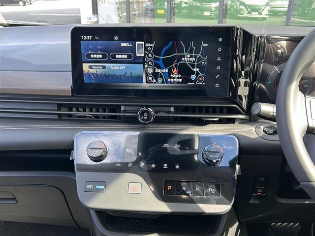 セレナ e-パワー ハイウェイスターV 後席モニター/全方位カメラ/フルセグTV/純正ディスプレイオーディオ/両側パワースライドドア/クルーズコントロール/レーンキープアシスト/コーナーセンサー/純正アルミホイール/ハーフレザーシート(5枚目)