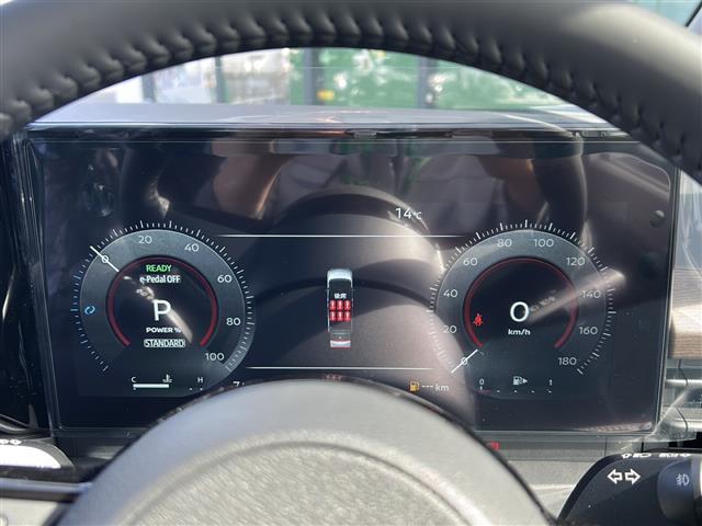 セレナ e-パワー ハイウェイスターV 後席モニター/全方位カメラ/フルセグTV/純正ディスプレイオーディオ/両側パワースライドドア/クルーズコントロール/レーンキープアシスト/コーナーセンサー/純正アルミホイール/ハーフレザーシート(8枚目)