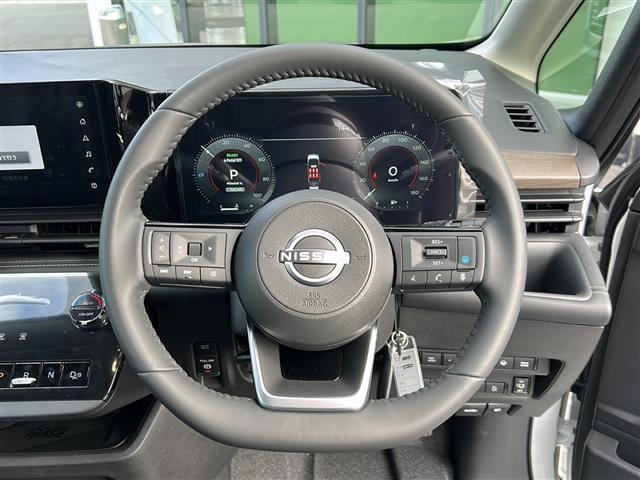 セレナ e-パワー ハイウェイスターV 後席モニター/全方位カメラ/フルセグTV/純正ディスプレイオーディオ/両側パワースライドドア/クルーズコントロール/レーンキープアシスト/コーナーセンサー/純正アルミホイール/ハーフレザーシート(9枚目)