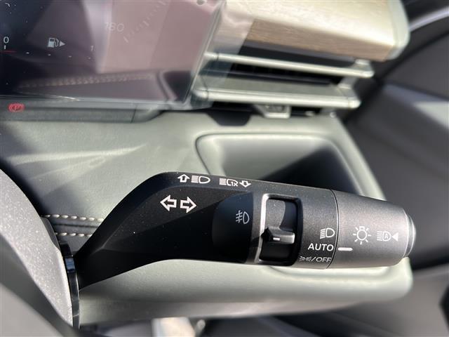 セレナ e-パワー ハイウェイスターV 後席モニター/全方位カメラ/フルセグTV/純正ディスプレイオーディオ/両側パワースライドドア/クルーズコントロール/レーンキープアシスト/コーナーセンサー/純正アルミホイール/ハーフレザーシート(13枚目)