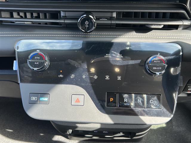 セレナ e-パワー ハイウェイスターV 後席モニター/全方位カメラ/フルセグTV/純正ディスプレイオーディオ/両側パワースライドドア/クルーズコントロール/レーンキープアシスト/コーナーセンサー/純正アルミホイール/ハーフレザーシート(14枚目)