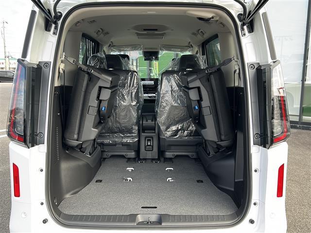 セレナ e-パワー ハイウェイスターV 後席モニター/全方位カメラ/フルセグTV/純正ディスプレイオーディオ/両側パワースライドドア/クルーズコントロール/レーンキープアシスト/コーナーセンサー/純正アルミホイール/ハーフレザーシート(24枚目)