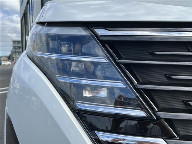 セレナ e-パワー ハイウェイスターV 後席モニター/全方位カメラ/フルセグTV/純正ディスプレイオーディオ/両側パワースライドドア/クルーズコントロール/レーンキープアシスト/コーナーセンサー/純正アルミホイール/ハーフレザーシート(27枚目)