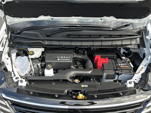 セレナ e-パワー ハイウェイスターV 後席モニター/全方位カメラ/フルセグTV/純正ディスプレイオーディオ/両側パワースライドドア/クルーズコントロール/レーンキープアシスト/コーナーセンサー/純正アルミホイール/ハーフレザーシート(40枚目)