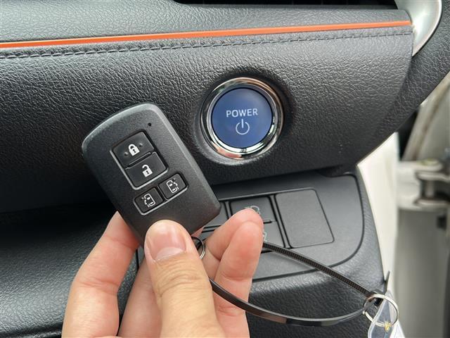 シエンタ G クエロ 純正7インチナビ/バックモニター/フルセグテレビ/両側パワースライドドア/トヨタセーフティセンス/社外アルミホイール/純正フロアマット/LEDヘッドライト/ハーフレザーシート/オレンジステッチ/ETC(7枚目)