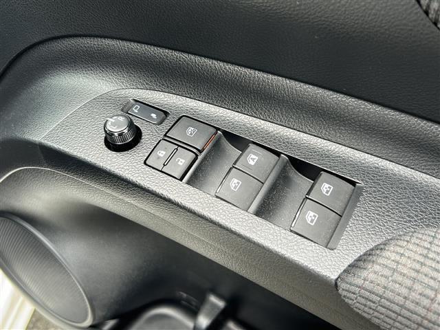 シエンタ G クエロ 純正7インチナビ/バックモニター/フルセグテレビ/両側パワースライドドア/トヨタセーフティセンス/社外アルミホイール/純正フロアマット/LEDヘッドライト/ハーフレザーシート/オレンジステッチ/ETC(8枚目)