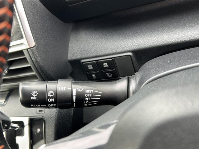 シエンタ G クエロ 純正7インチナビ/バックモニター/フルセグテレビ/両側パワースライドドア/トヨタセーフティセンス/社外アルミホイール/純正フロアマット/LEDヘッドライト/ハーフレザーシート/オレンジステッチ/ETC(13枚目)