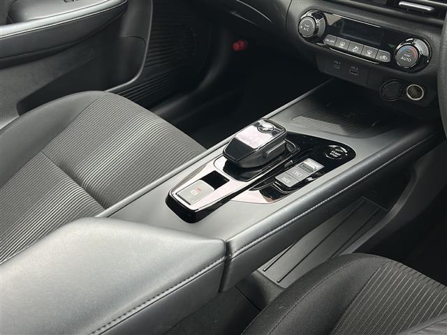 ノート X 純正ナビ/全方位モニター/フルセグテレビ/インテリジェントルームミラー/置くだけ充電/プロパイロット/ブラインドスポットモニター/ビルトインETC/LEDヘッドライト/スマートキー/プッシュスタート(13枚目)