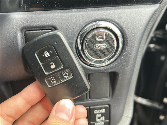 ヴォクシー ＺＳ　煌ＩＩ　純正ナビ／バックカメラ／フルセグテレビ／両側パワースライドドア／プリクラッシュセーフティー／レーンキープアシスト／オートライト／オートマチックハイビーム／前後コーナーセンサー／ビルトインＥＴＣ　ＶＳＣ（17枚目）