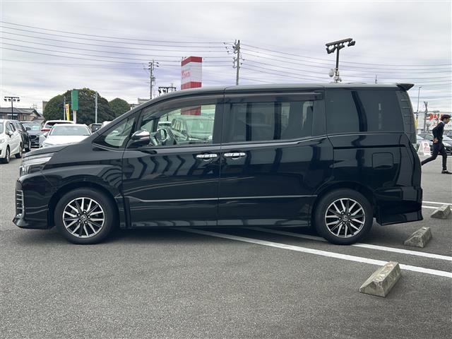 ヴォクシー ＺＳ　煌ＩＩ　純正ナビ／バックカメラ／フルセグテレビ／両側パワースライドドア／プリクラッシュセーフティー／レーンキープアシスト／オートライト／オートマチックハイビーム／前後コーナーセンサー／ビルトインＥＴＣ　ＶＳＣ（32枚目）