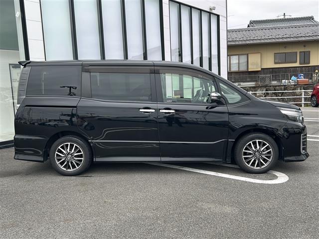 ヴォクシー ＺＳ　煌ＩＩ　純正ナビ／バックカメラ／フルセグテレビ／両側パワースライドドア／プリクラッシュセーフティー／レーンキープアシスト／オートライト／オートマチックハイビーム／前後コーナーセンサー／ビルトインＥＴＣ　ＶＳＣ（33枚目）