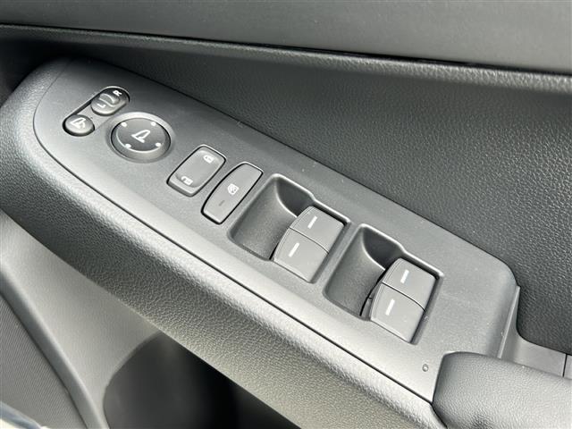 店頭在庫以外にも全国約４万台※の在庫から、ぴったりな１台をご提案します！※２０２３年１０月現在の在庫台数です。売約済の可能性があります。